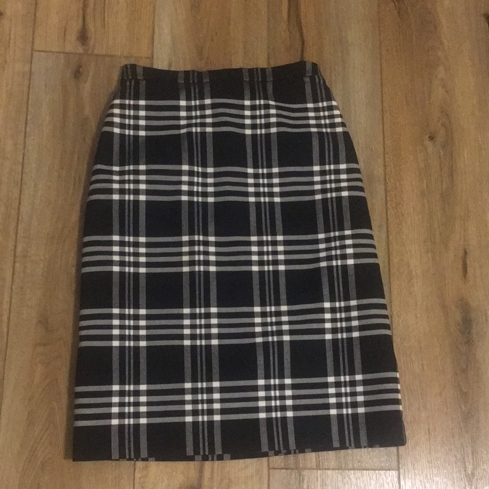 Casual Corner Black and White Plaid Pencil Skirt